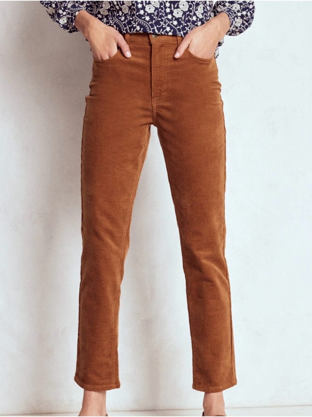 Women’s Boden Slim Corduroy Pants in Chestnut Brown
